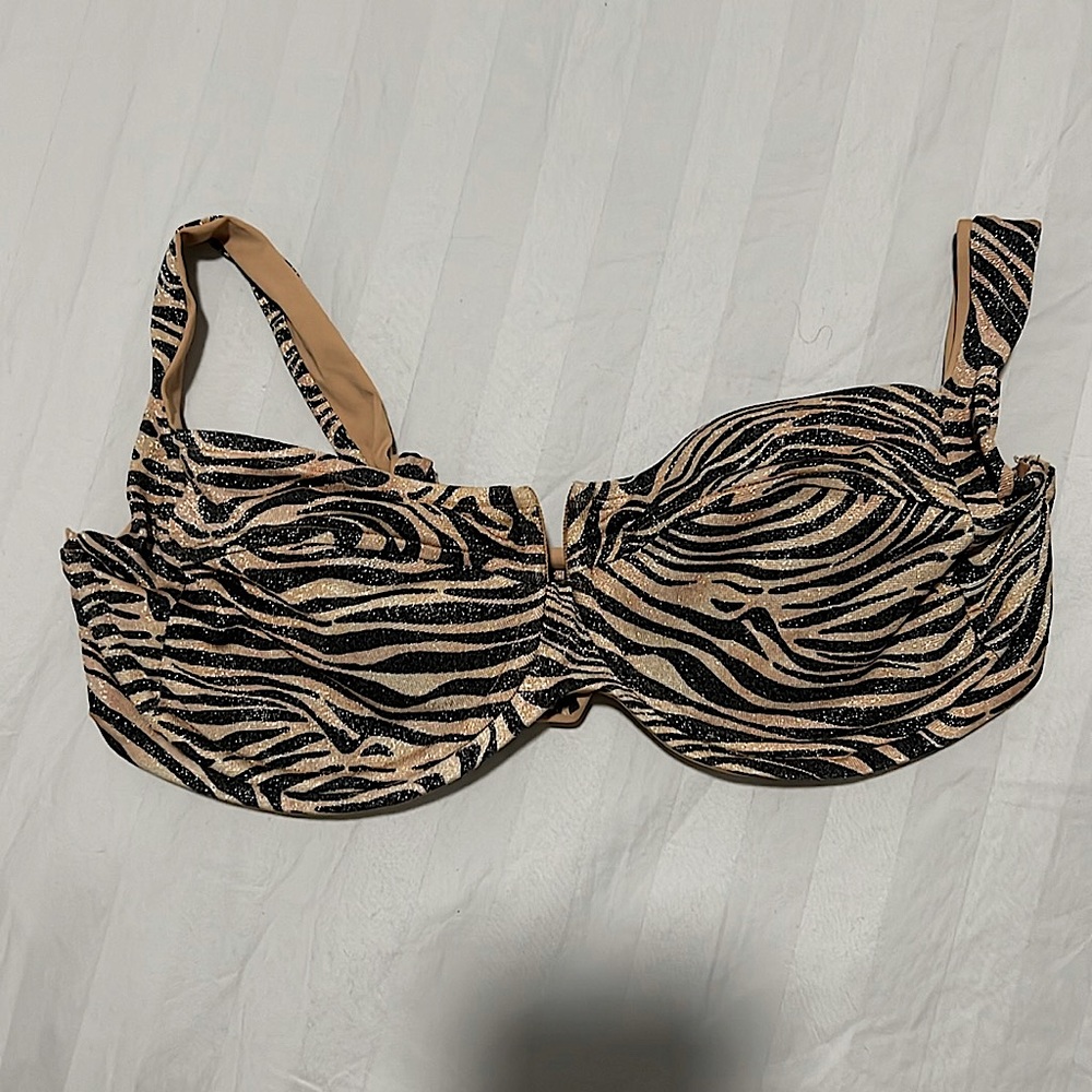 L*SPACE Shimmer Camellia Top in Animal Instincts print Size Large